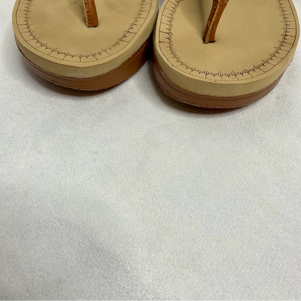 Journee Collection Bianca Thong Wedge Sandals Size 5 1/2 - Picture 6 of 11